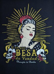 Camiseta Manojito de Claveles diseño Besucona