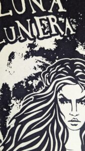 Camiseta Manojito de Claveles diseño Luna Lunera